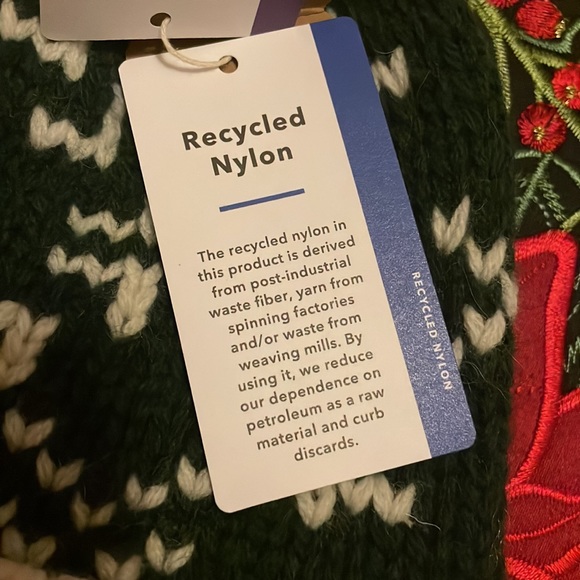 Brand New Patagonia Women's Snowbelle Beanie Wool Pom Hat Evergreen Flakes Green - Picture 9 of 16